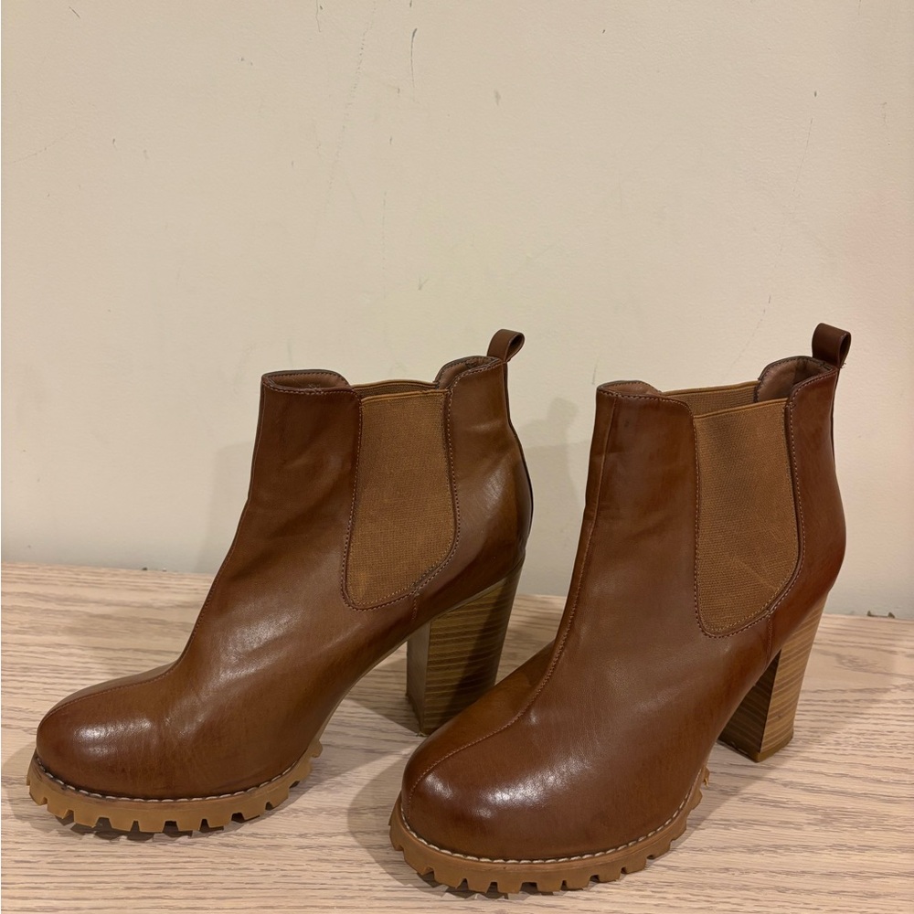 Chinese Laundry Brown Heeled Boots with Chunky Heel